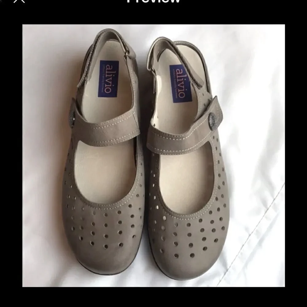 ALIVIO leather Mary Jane SLINGBACKS.  New